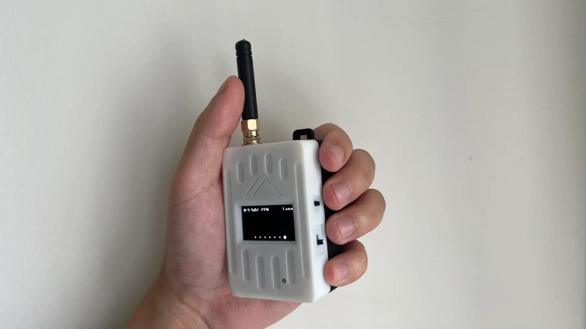 GAT562 Mesh Trial Tracker 在手掌上