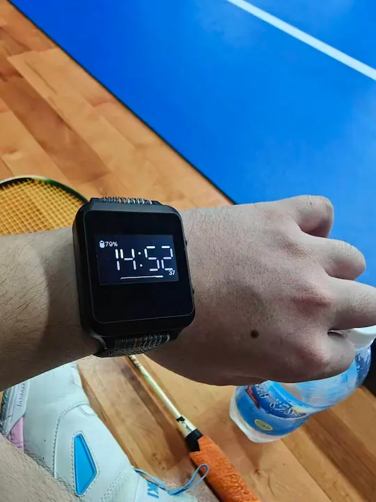 GAT562 Mesh Watch 更换运动表带后佩戴在手腕上的实拍