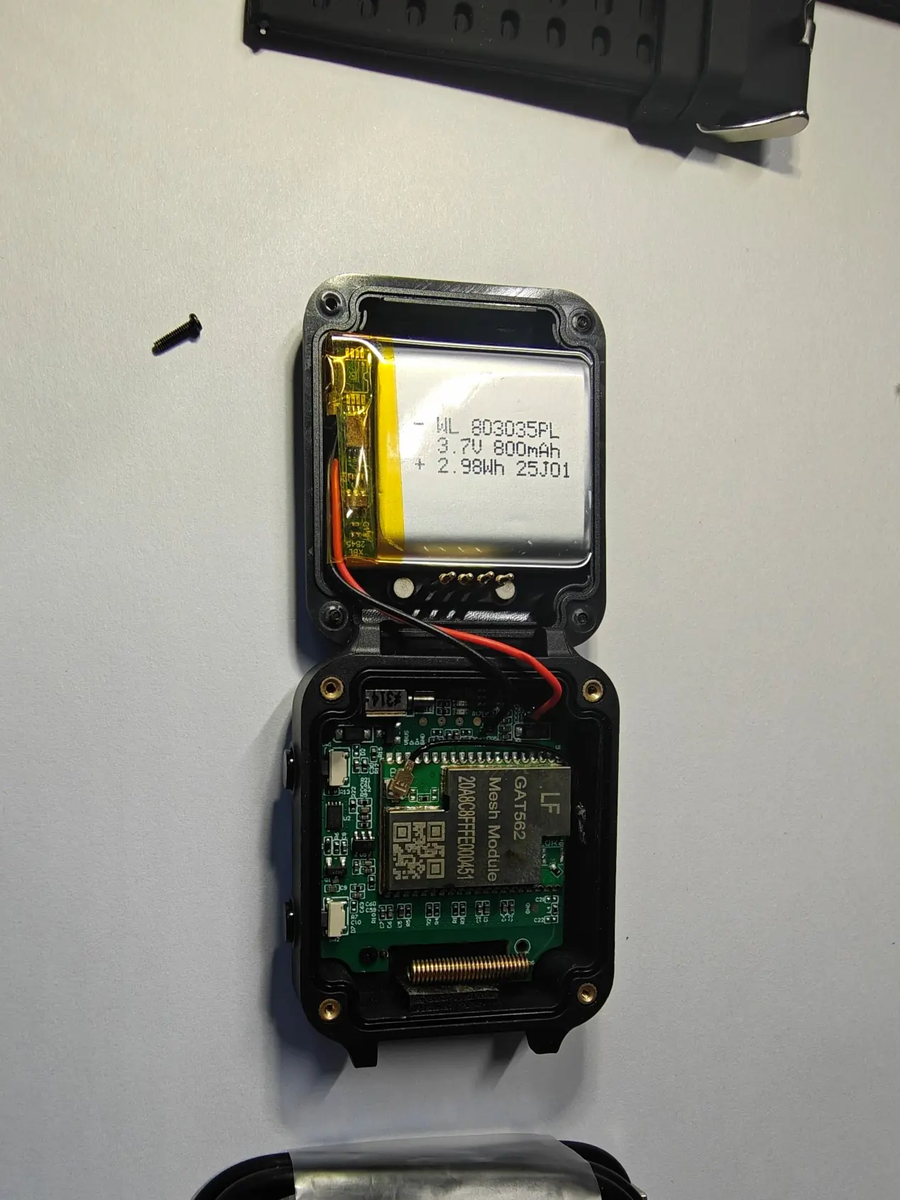 GAT562 Mesh Watch 拆解内部：电池与主板结构
