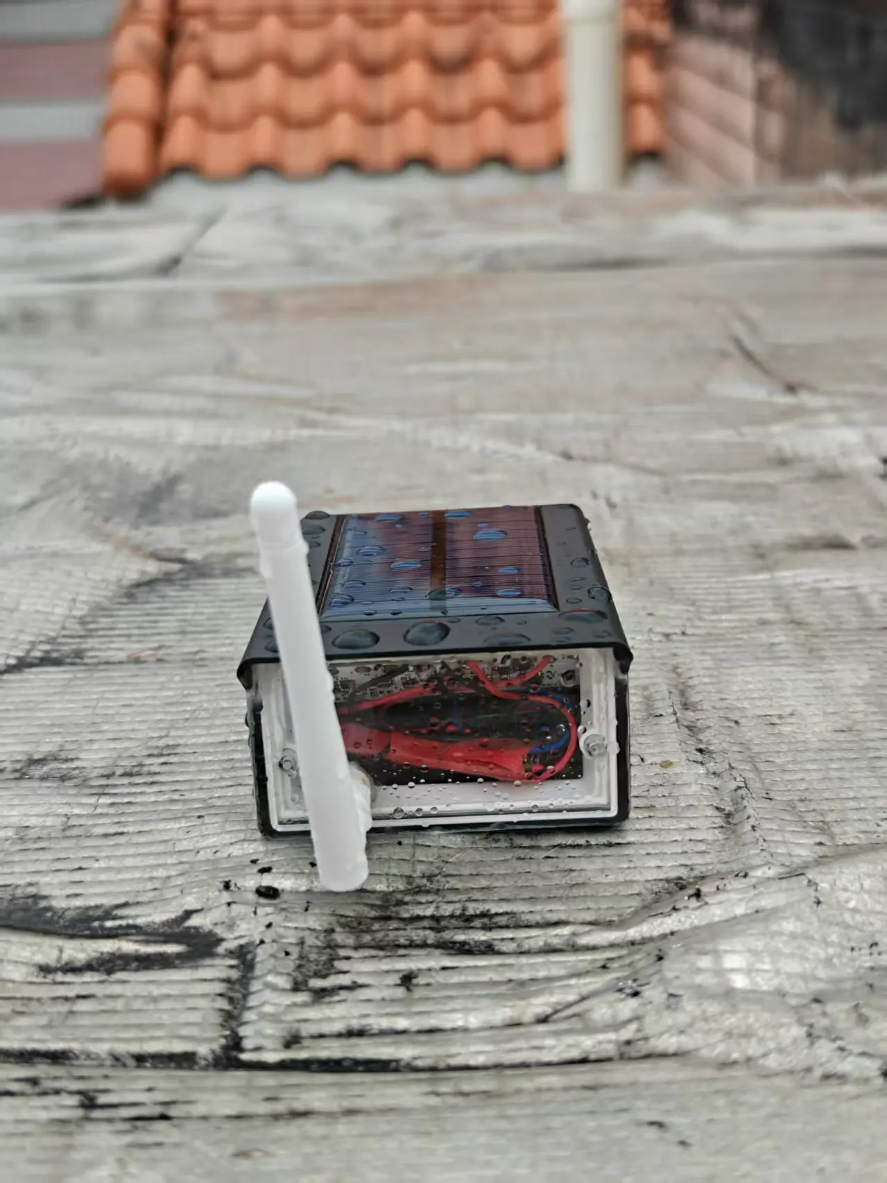 楼顶节点：jinsu DIY 太阳能盒与密封走线