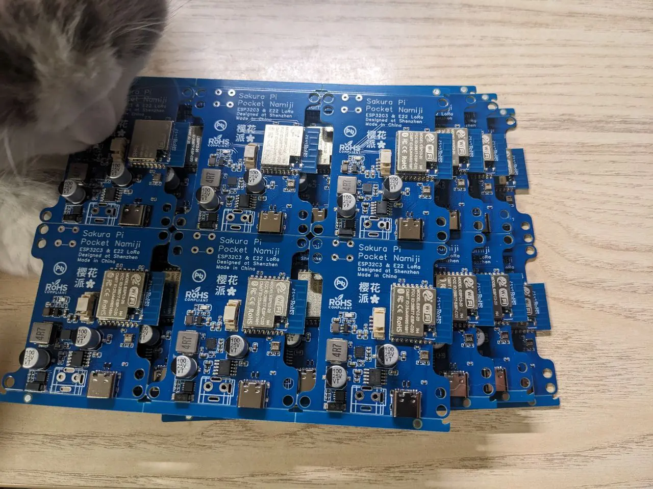 24 块 Sakura Pi Pocket Namiji 成品板堆叠