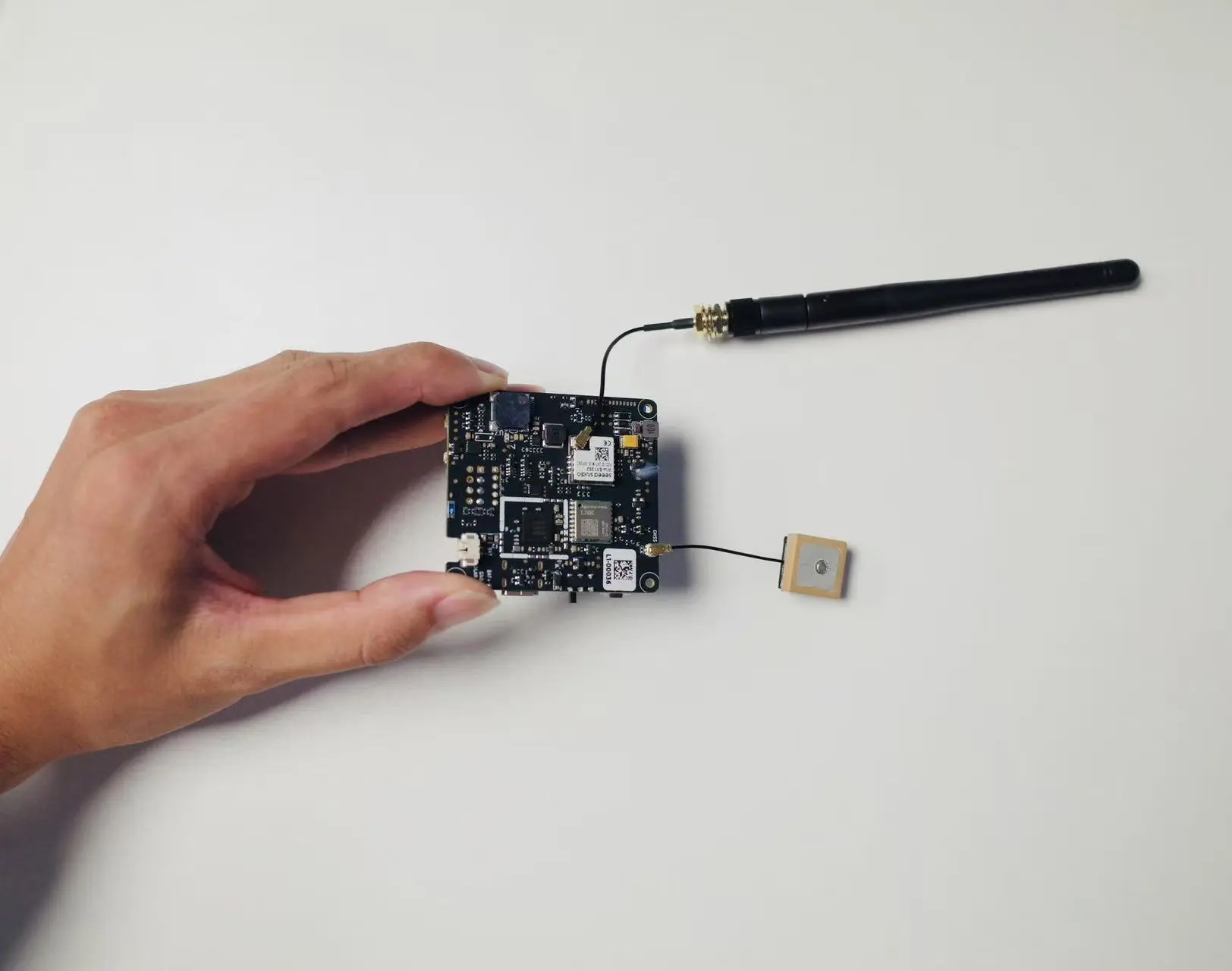 Wio Tracker L1 背面特写