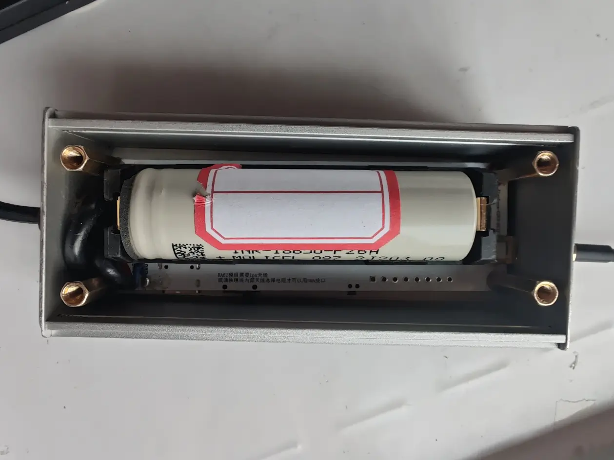 安装 18650 电池