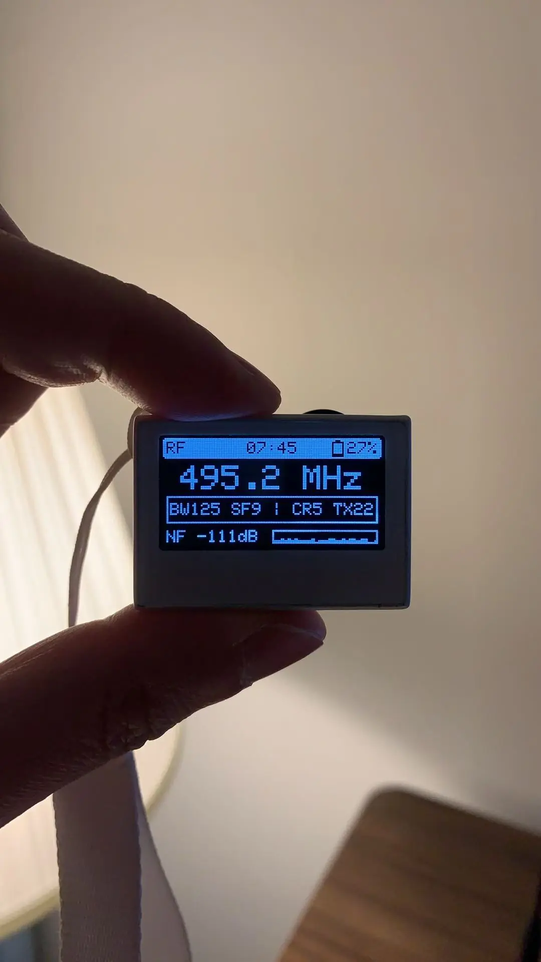 WhisperOS 设备实拍 Meshtiny 手持小设备